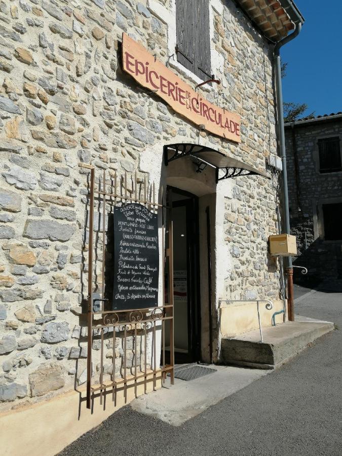 Petite Villa Avec Piscine Chauffee Aigremont Exterior photo