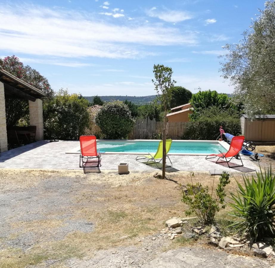 Petite Villa Avec Piscine Chauffee Aigremont Exterior photo