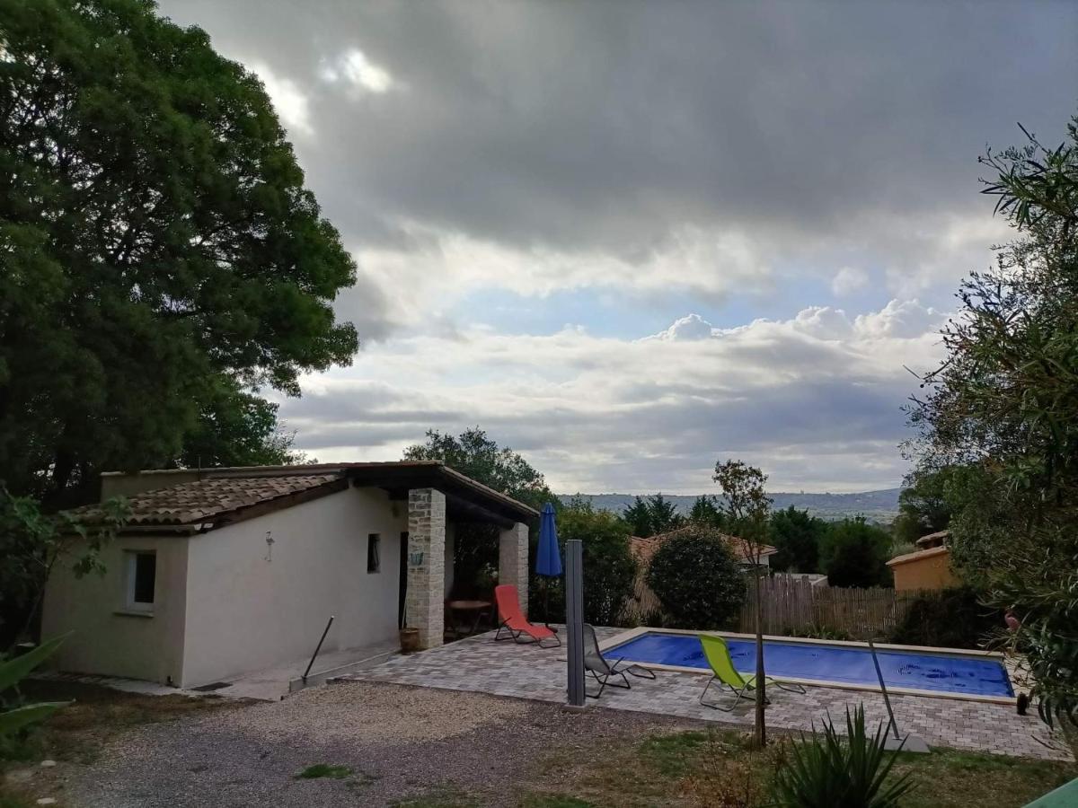 Petite Villa Avec Piscine Chauffee Aigremont Exterior photo