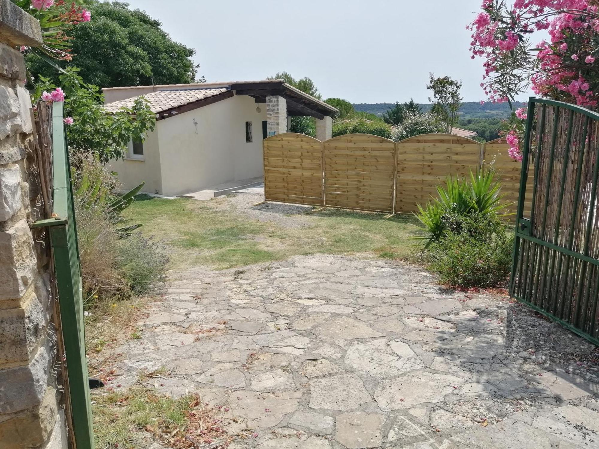 Petite Villa Avec Piscine Chauffee Aigremont Exterior photo